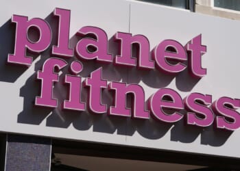 Woman says Planet Fitness canceled her membership after she reported man in women’s locker room