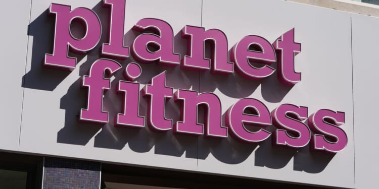 Woman says Planet Fitness canceled her membership after she reported man in women’s locker room