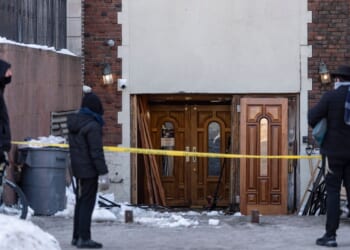 Man pleads guilty to ramming car into Chabad Lubavitch headquarters in New York City
