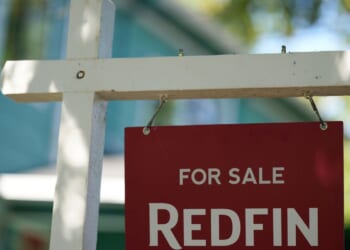 Average U.S. long-term mortgage rate eases to 6.36% in 1st drop after two straight weekly increases