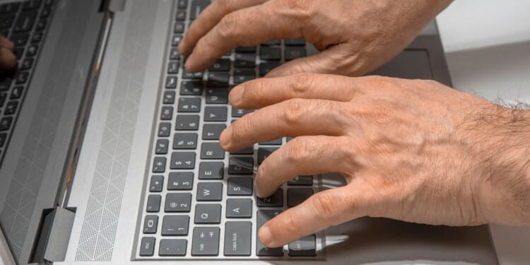 Investigation exposes Florida news outlet as AI-generated fraud