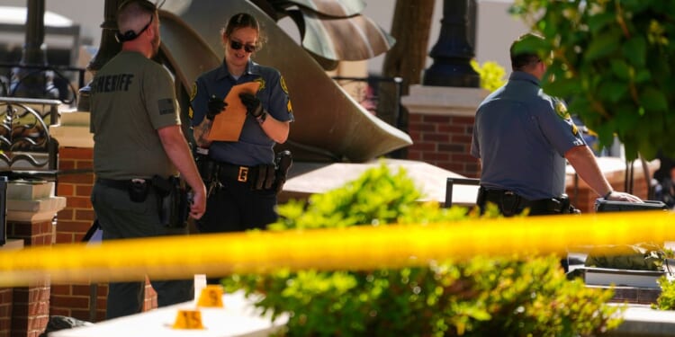 Tennessee man known for racist videos held on $1.25M bond for courthouse shooting