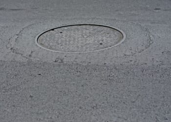 56-year-old woman dies after falling down open manhole in Manhattan