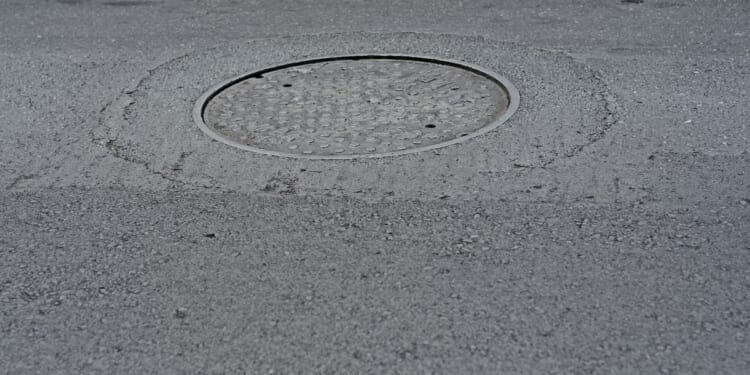 56-year-old woman dies after falling down open manhole in Manhattan