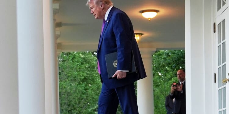 Judge orders White House to comply with Presidential Records Act