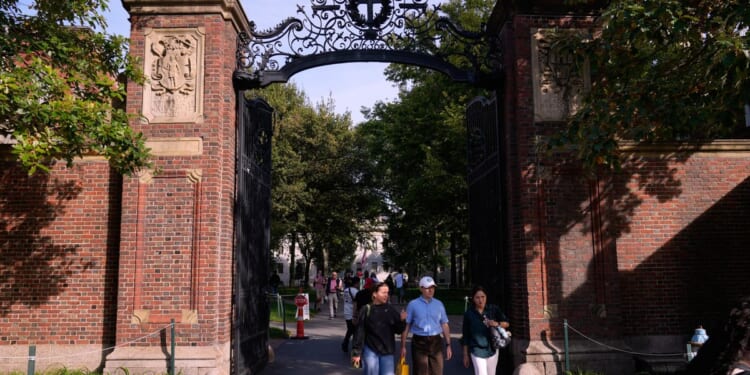 Harvard faculty votes to make it more difficult for undergrads to earn A’s
