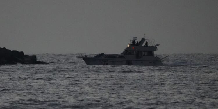 Israel begins deporting hundreds of international flotilla activists