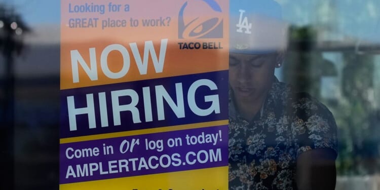 U.S. jobless aid filings fell to 209K last week as layoffs remain low despite economic uncertainty