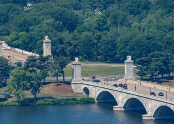 Trump’s arch receives stamp of approval from key arts commission