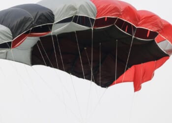 Man dead, woman hospitalized after skydiving collision over Washington state
