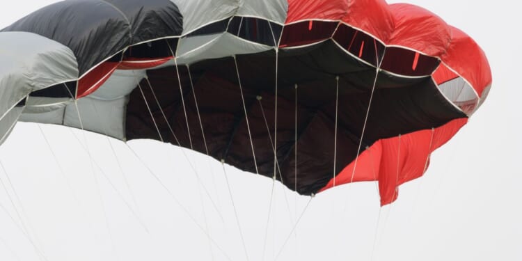 Man dead, woman hospitalized after skydiving collision over Washington state