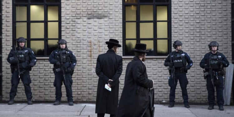 After protests outside synagogues, New York makes it a crime to block entry to a house of worship