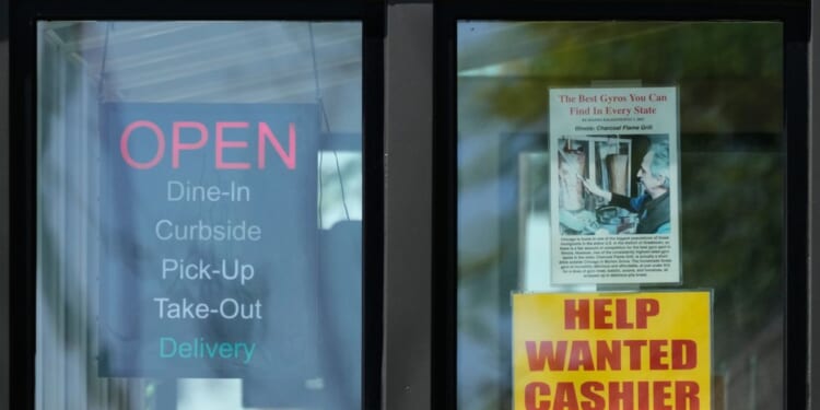 U.S. jobless claims rise to 215,000, but layoffs remain low despite Iran war uncertainty