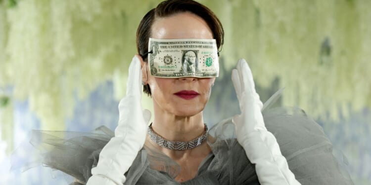 Sarah Paulson adorned her outfit with a money mask at Monday's Met Gala in New York City, but the stunt didn't send the intended message.
