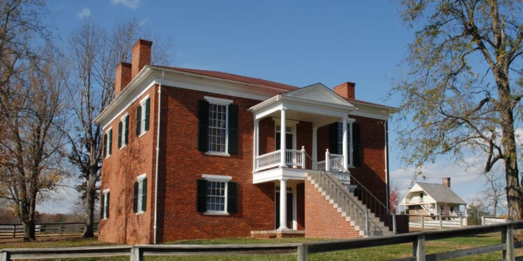 While en route to surrender his Army of Northern Virginia to General Ulysses S. Grant on April 9, 1865, General Robert E. Lee rode past Appomattox Courthouse in rural Virginia.