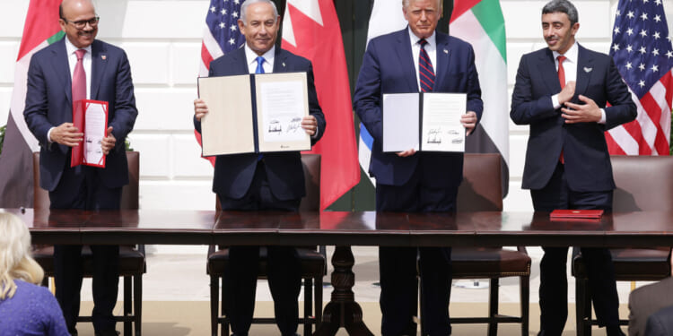 President Trump, Israeli Prime Minister Benjamin Netanyahu and the foreign ministers of Bahrain and the UEA hold up signed copies of the Abraham Accords during White House Ceremony.