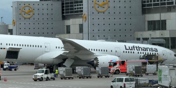 Lufthansa employees injured in a Boeing nose gear incident at Frankfurt airport