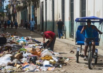 A garbage crisis engulfs Havana as fuel shortages stall trash pickup