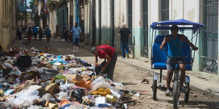 A garbage crisis engulfs Havana as fuel shortages stall trash pickup