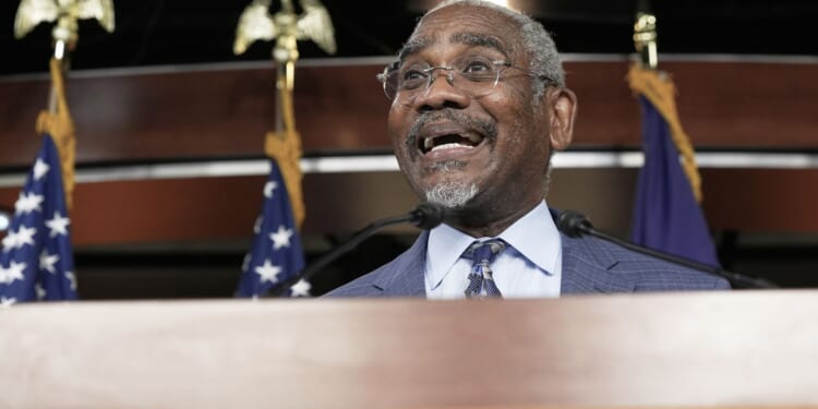 House passes bill to aid Ukraine and sanction Russia