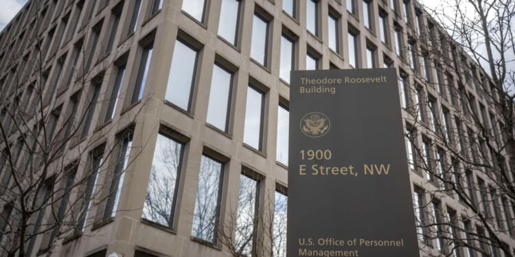Federal agencies made $186 billion in improper payments last year, watchdog finds