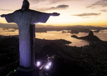 Helicopters collide over Rio de Janeiro, killing 6