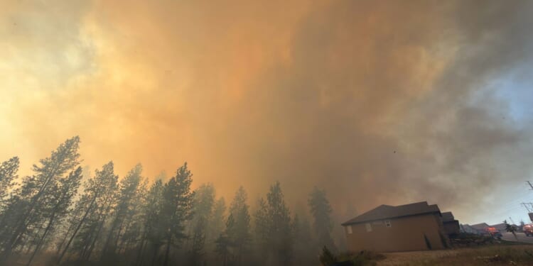 Eastern Washington wildfire forces evacuations and destroys homes