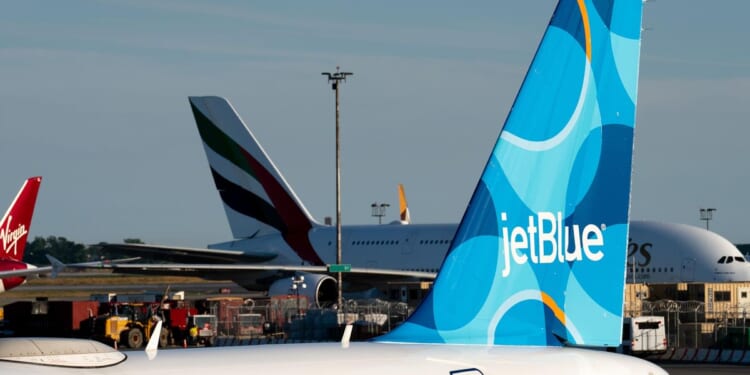 JetBlue to shutter Newark, LaGuardia bases as New York airport costs mount