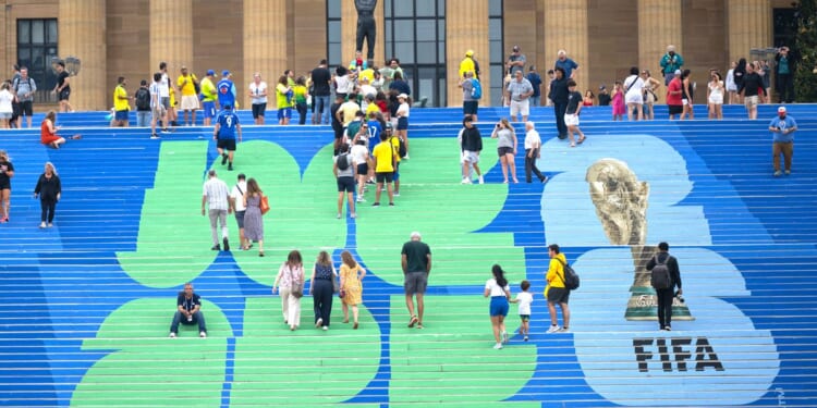 ‘Fantastic’ hosts are wowing World Cup travelers, dispelling anti-U.S. buzz that preceded tournament