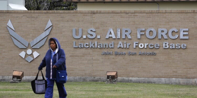 Air Force base now requires flu vaccine after 160 troops infected, 1 dead