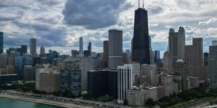 7 killed and dozens injured following series of weekend shootings in Chicago