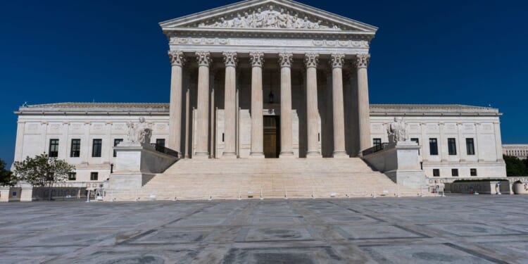 Supreme Court gives administration more leeway to deport migrant criminals