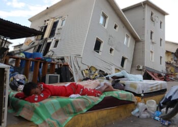 Venezuelans search more earthquake ruins as attention turns to humanitarian crisis