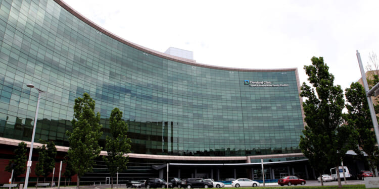 An outside view of the Cleveland Clinic.