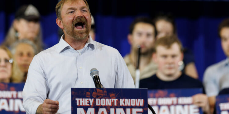 Democrats' Midterm Strategy? Pretend to Be Working Class Again