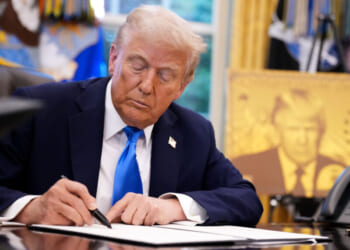 President Donald Trump signs an executive order in the Oval Office at the White House on Sept. 19, 2025. He signed a series of orders, one that tintroduced a $100,000 fee for H-1B visas. (Andrew Harnik/Getty Images)