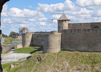 Russia aggressively recruiting spies at NATO’s edge; Estonian intel cites new twists in shadow war
