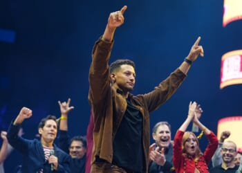 Patrick Mahomes with his hands raised
