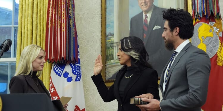 Two of Trump’s most powerful ex-officials sharing a meal in Arlington