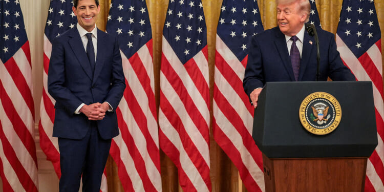 President Donald Trump delivers remarks during the swearing-in ceremony for incoming Federal Reserve Chair Kevin Warsh in the East Room of the White House, May 22, 2026. REUTERS/Jonathan Ernst/File Photo