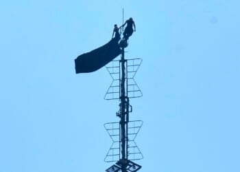 Pair climbs Empire State Building, unfurls pro-peace banner and becomes engaged