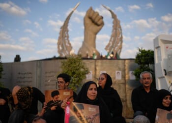Bahrain and Kuwait face incoming missiles after U.S. strikes on Iran