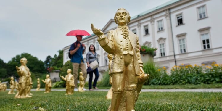 A horde of golden mini-Mozarts marks 270 years since the composer’s birth in Salzburg