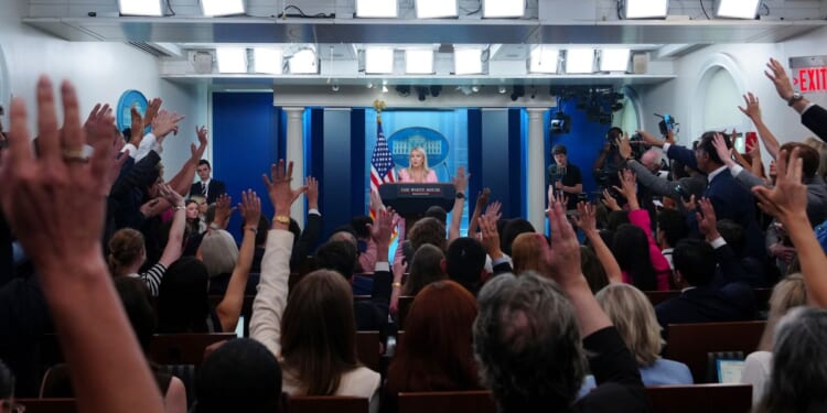 Foreign journalist visas set at 240 days, Chinese reporters cut to 90 days