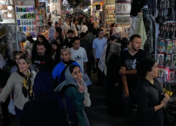 U.S. strikes bridges and collapses a tower at a key port as its Iran campaign expands
