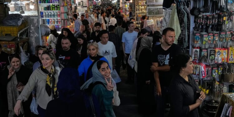 U.S. strikes bridges and collapses a tower at a key port as its Iran campaign expands
