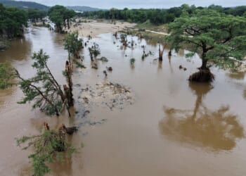 Texas storms ground flights, delay thousands nationwide