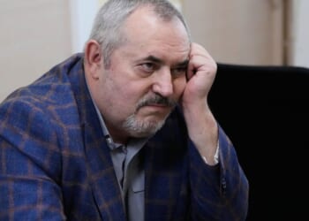 A Putin critic is convicted on charges that will keep him from campaigning for Russia’s parliament