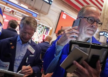 AI stocks keep falling, while oil prices keep climbing