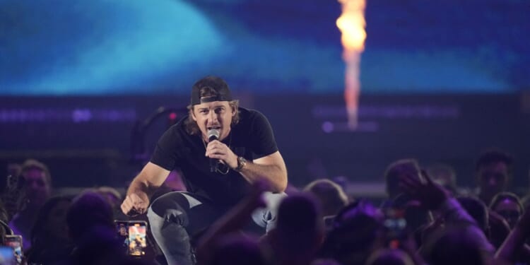 Concertgoer says man urinated on him and his family at Morgan Wallen’s show
